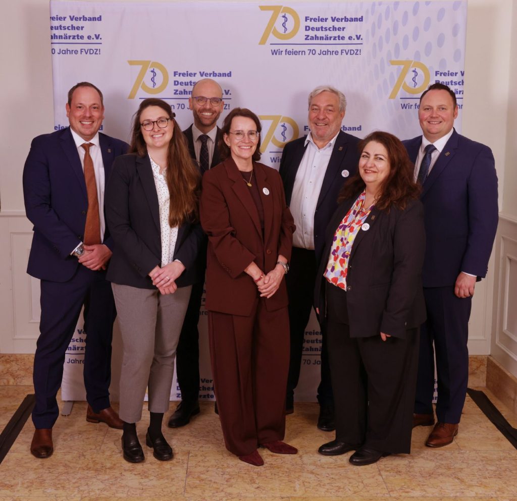 v.l.n.r.: Dr. Damian Desoi, Anne Szablowski, Kai-Peter Zimmermann, Dr. Jeannine Bonaventura, Dr. Christian Öttl, Dr. Elisabeth Triebel , Prof. Dr. Thomas Wolf